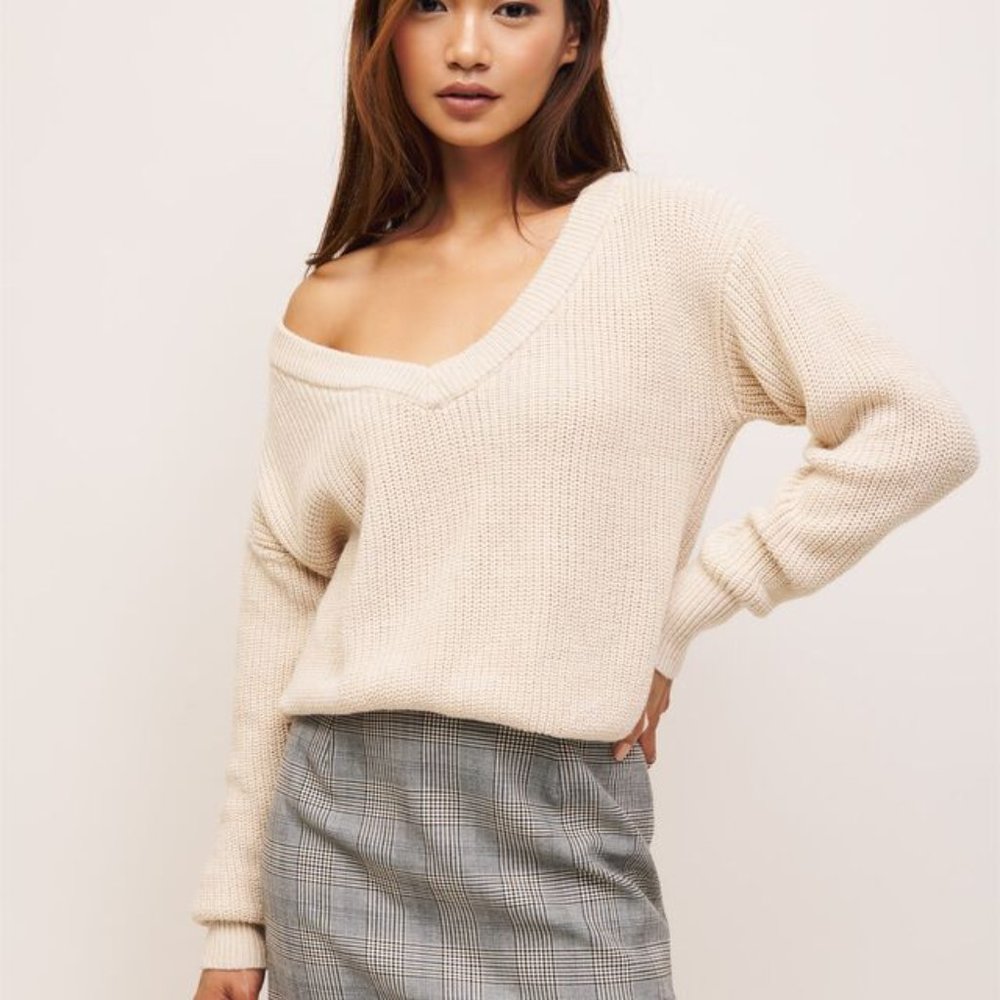 Dynamite V-Neck Sweater - Picture 3 of 4